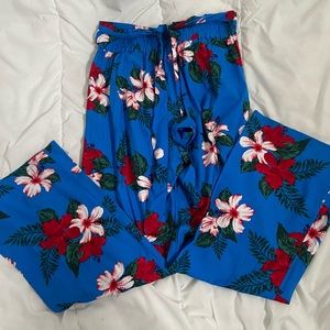Guess Pants Medium
